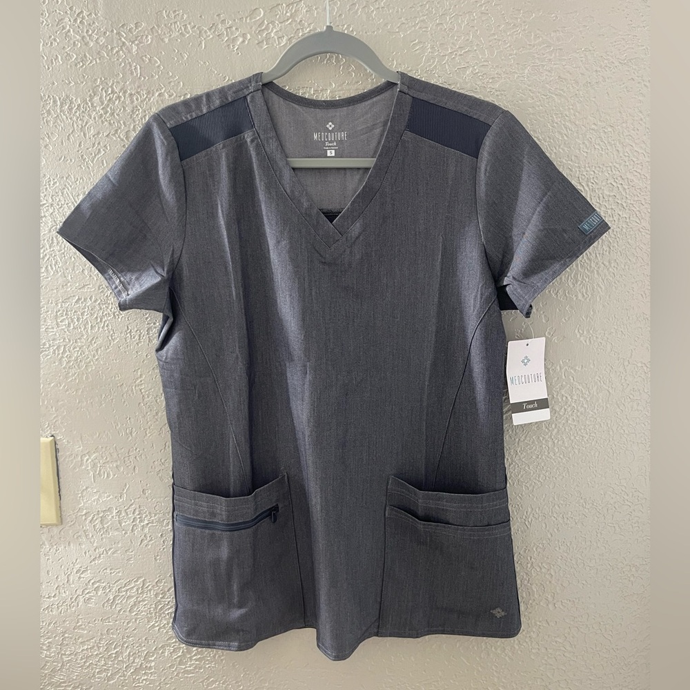 NWT Med Couture Women’s Charcoal Grey V-Neck Scrub Top w/Contrast‎ Panels Small